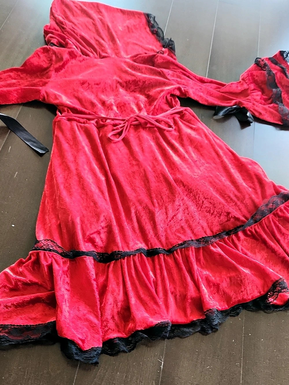 Red Hooded Halloween Costume - Picture 11 of 12